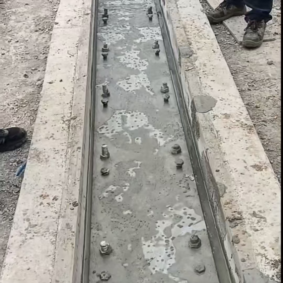 小金港口码头起重机龙门吊重型机械设备稳固用早强快凝轨道胶泥